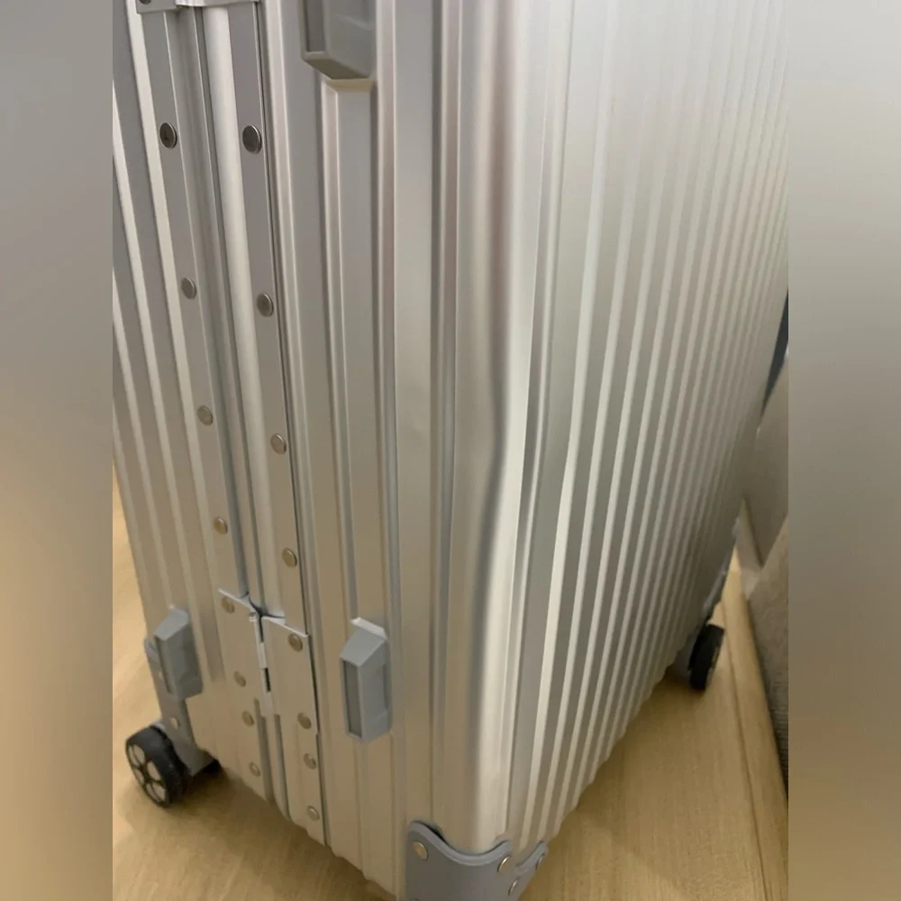 CHAMPS Aluminum Hardside Spinner Suitcase
